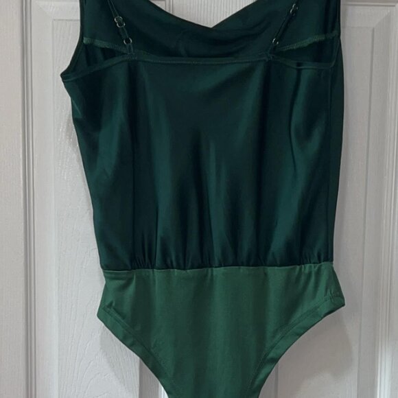Brand New Sexy Emerald Green Bodysuit for Women Size MEDIUM NWT - Picture 3 of 7